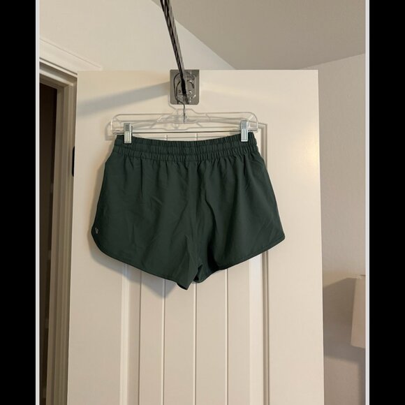 Vuori Clementine 2.0 Short 2.5" in Marsh | Size S - Picture 5 of 5